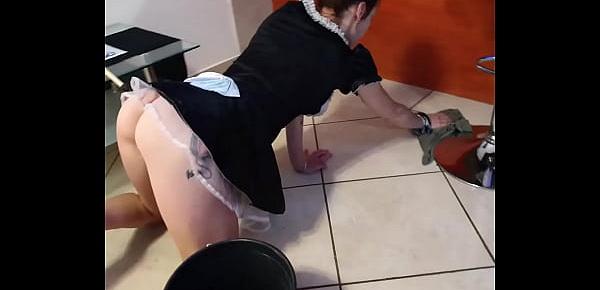 Domestic cleaner gets a face full of piss and cleans it up